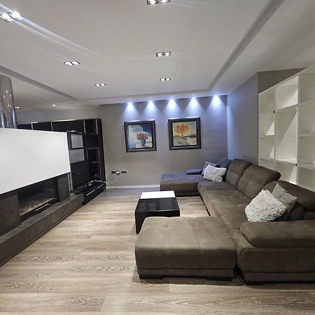 טיראנה Aura Skanderbeg Square Apartments מראה חיצוני תמונה