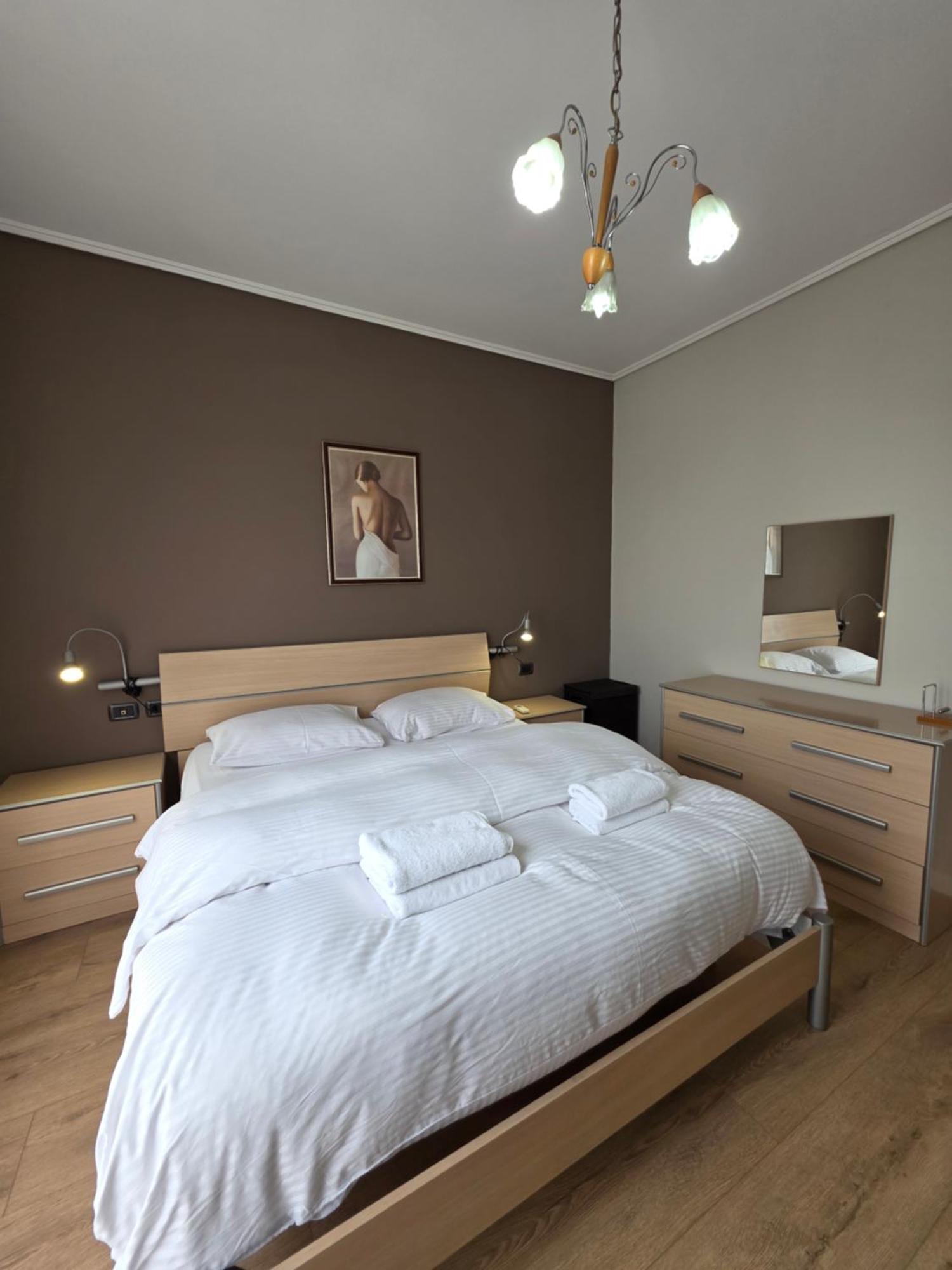 טיראנה Aura Skanderbeg Square Apartments מראה חיצוני תמונה